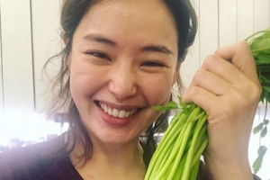 ‘보조개 미인’ 이하늬, 야무진 요리 솜씨 공개...‘윤계상이 반할 만♥’