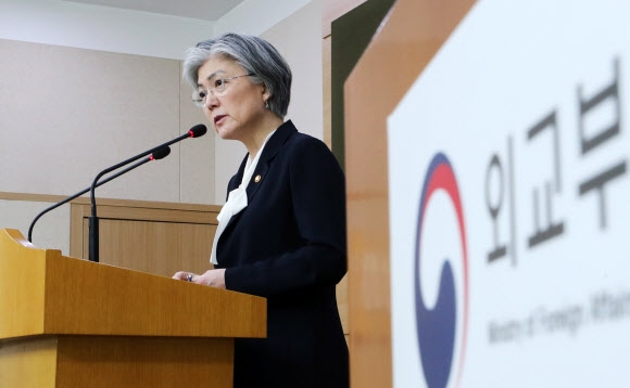 외교 현안 브리핑 나선 강경화 외교장관