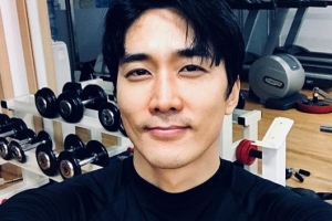 배우 송승헌, SNS에 공개한 운동中 셀카 봤더니...‘어깨 부자’