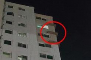 아파트 14층서 투신 20대 여성 에어매트 덕 구사일생