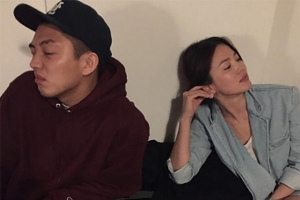 송혜교, 유아인과 훈훈한 투샷 ‘남다른 비주얼’