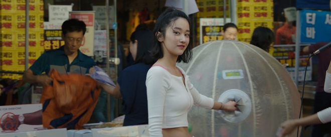 영화 ‘버닝’ 티저 예고편 한 장면.