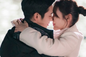 ‘밥 잘 사주는 예쁜 누나’ 손예진 “정해인 스킨십, 쑥스러웠지만 편해져”