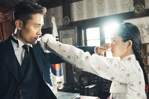 ‘미스터 션샤인’ 첫회 ‘도깨비’ 넘어서…8.9％로 출발