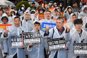 “잠재적 살인자 낙인” vs “책임 회피로 보일 것”