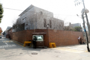 검찰, 110억대 ‘MB 뇌물’ 환수 방침…논현동 사저 ‘0순위’