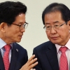 [서울포토] 이야기 나누는 홍준표 대표와 김문수