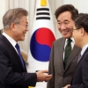 [서울포토] 이낙연 총리, 김동연 경제부총리와 이야기 나누는 문재인 대통령