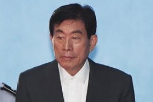 원세훈 “MB, 노무현 소환에 반대…조용히 하자고 검찰총장에 전달”