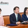 [서울포토] 바른미래당 입당한 문혜진 아나운서-최단비 변호사