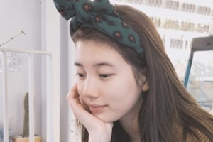 ‘이동욱♥’ 수지, 민낯+수수 패션으로 카페 데이트