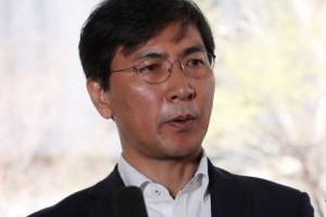 안희정 불구속 기소… 두 번째 고소건은 ‘증거불충분’