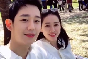 손예진 정해인, 벚꽃 아래 훈훈한 투샷 ‘미소도 닮았네~’