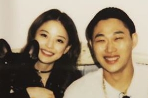 스윙스♥임보라, 반려견과 훈훈한 사진 ‘환한 미소’