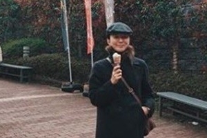 배우 김희애, 일본 여행 근황 포착...‘50대라곤 믿기지 않는 외모’