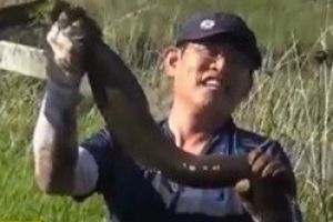 ‘도시어부’ 이경규, 대형장어 사투 끝 낚시 성공 “인간 낚싯대 변신”