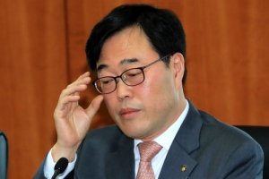 검찰 ‘김기식 출장 지원’ 관련 4곳 압수수색…의혹 본격수사