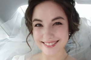 ‘파충류 소녀’ 김디에나 결혼 사진 공개 ‘이제는 도마뱀 말고 남편이랑 뽀뽀♥’