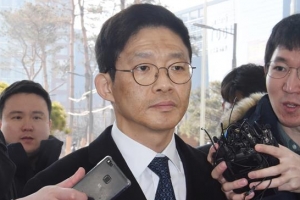 “안태근 구속기소”