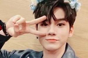 워너원 옹성우, 깜찍 포즈 셀카 공개..‘여심 저격♥’