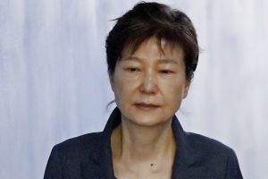 박근혜 ‘공천개입’ 첫 정식재판 불출석…19일로 공판 연기