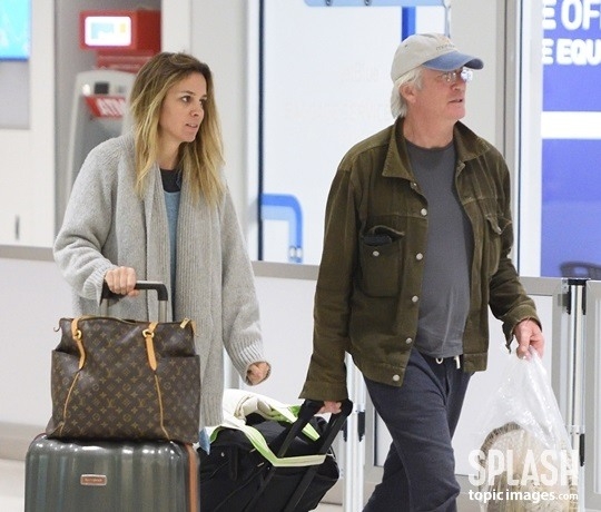 리차드 기어(70)와 그의 연인 알렉산드라 실바(36) 사진=스플래쉬닷컴