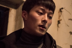 ‘나의 아저씨’ 장기용 만난 이선균 “왜 애를 패?” 격돌 예고