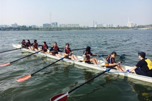 조정으로 한강 가르는 마포 중학생들