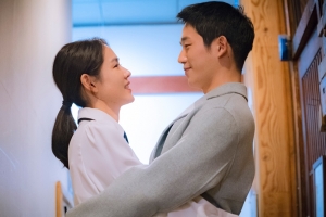 ‘밥 잘 사주는 예쁜 누나’ 손예진X정해인 ‘심쿵’ 유발 명대사 BEST 3