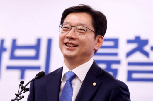 [포토] ‘미소 짓는’ 김경수 더불어민주당 경남도지사 후보 정책발표 기자회견