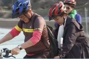 ‘같이 삽시다’ 김영란-정한헌, 자전거 타며 커플 케미 “스캔들 주의”