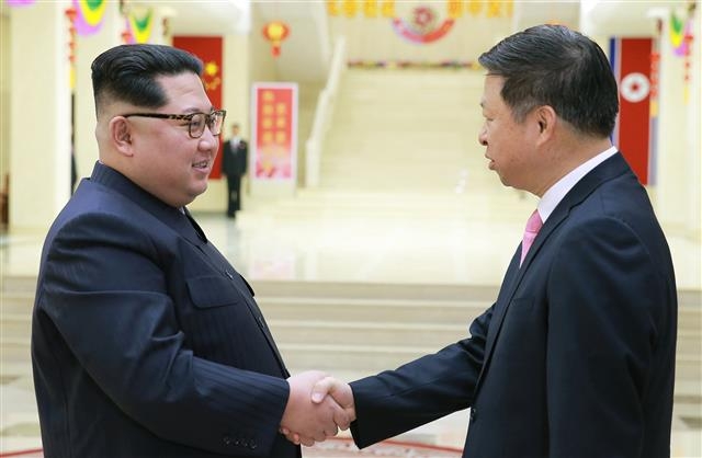 김정은(왼쪽) 북한 노동당 위원장 연합뉴스