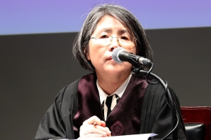 65세 정년에 가로막혀...고차방정식 된 공수처장 인선