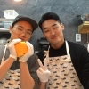 짝짝이 팔 브레드맨, 편견에 빠진 세상을 구하라
