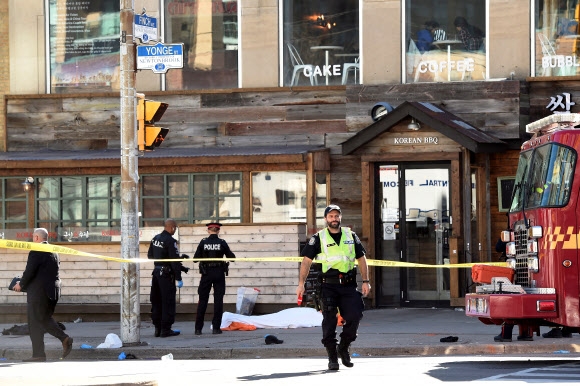’대낮 참극’ 캐나다 토론토 차량돌진, 테러 가능성 조사