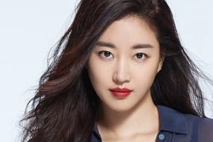 김사랑 측 “한 달째 입원...아직 퇴원 못 하고 치료받는 중”