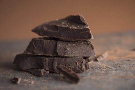 카카오 함량 70% 이상인 다크초콜릿이 신체적 정신적 건강에 도움이 된다는 연구결과가 나왔다. 사이언스 데일리 제공