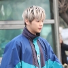 강다니엘 오른팔 부상, 인대 늘어나 붕대...‘이불 밖은 진짜 위험해’