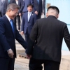 [서울포토] 군사분계선 넘는 北 김정은 위원장 ‘역사적 순간’