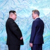 [서울포토] 북한산 그림 바라보며 마주선 남북정상