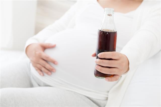 임신 중 탄산음료를 많이 마시는 것이 훗날 태어난 아이의 인지능력에 부정적인 영향을 미친다는 내용의 연구결과가 발표됐다.  출처=123rf.com