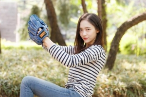 ‘곤지암’ 배우 박지현 시구, KT위즈 VS 기아 타이거즈 응원