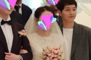 ‘송혜교♥’ 송중기, 전주 결혼식장에서 포착 ‘시선강탈 하객’
