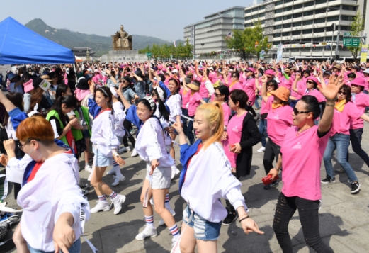 [서울포토] ‘내가 춤신’ 라인댄스 한마당