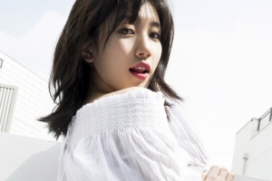 “흰 티에 청바지도 여신” 수지, 여름 화보 속 ‘슈퍼 각선미’