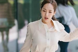 ‘김비서가 왜 그럴까’ 박민영, 하이힐 신고 전력질주 ‘무슨 일?’