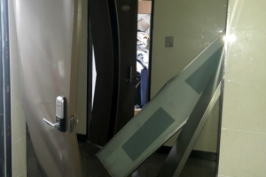 한밤 부산 빌라 도시가스 폭발…4층 주민 추락해 중상