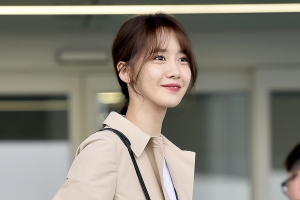 윤아, 뉴욕 출국 포착…명품 돋보이게 하는 ‘극강 미모’