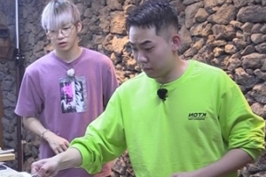 ‘이불 밖은 위험해’ 강다니엘X로꼬, 햄버거 만들기 도전