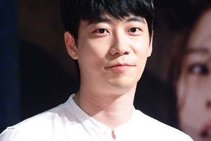 윤한 아내 임신 “태명은 해일..행복한 하루하루”